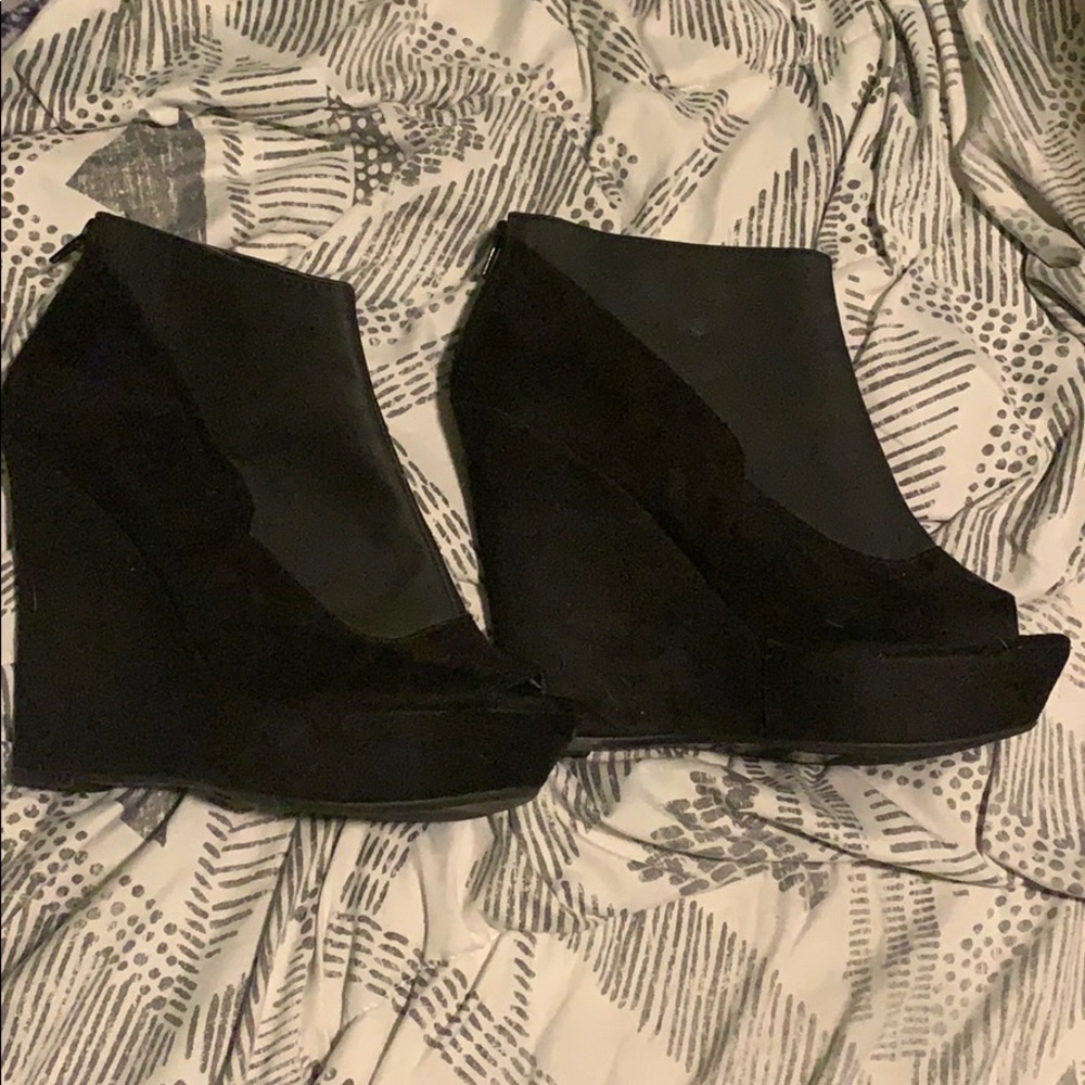 Size 8 black High wedges
